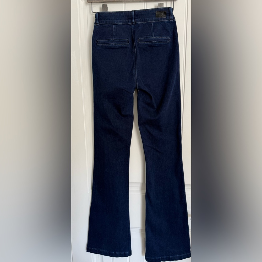 PAIGE JEANS Hr Laurel Canyon Wlt Flap Pkt
Jean Size 23 - Picture 6 of 14